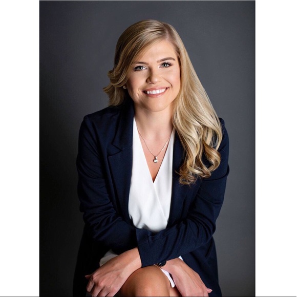 Meet your Posher, Annie - Picture 3 of 5